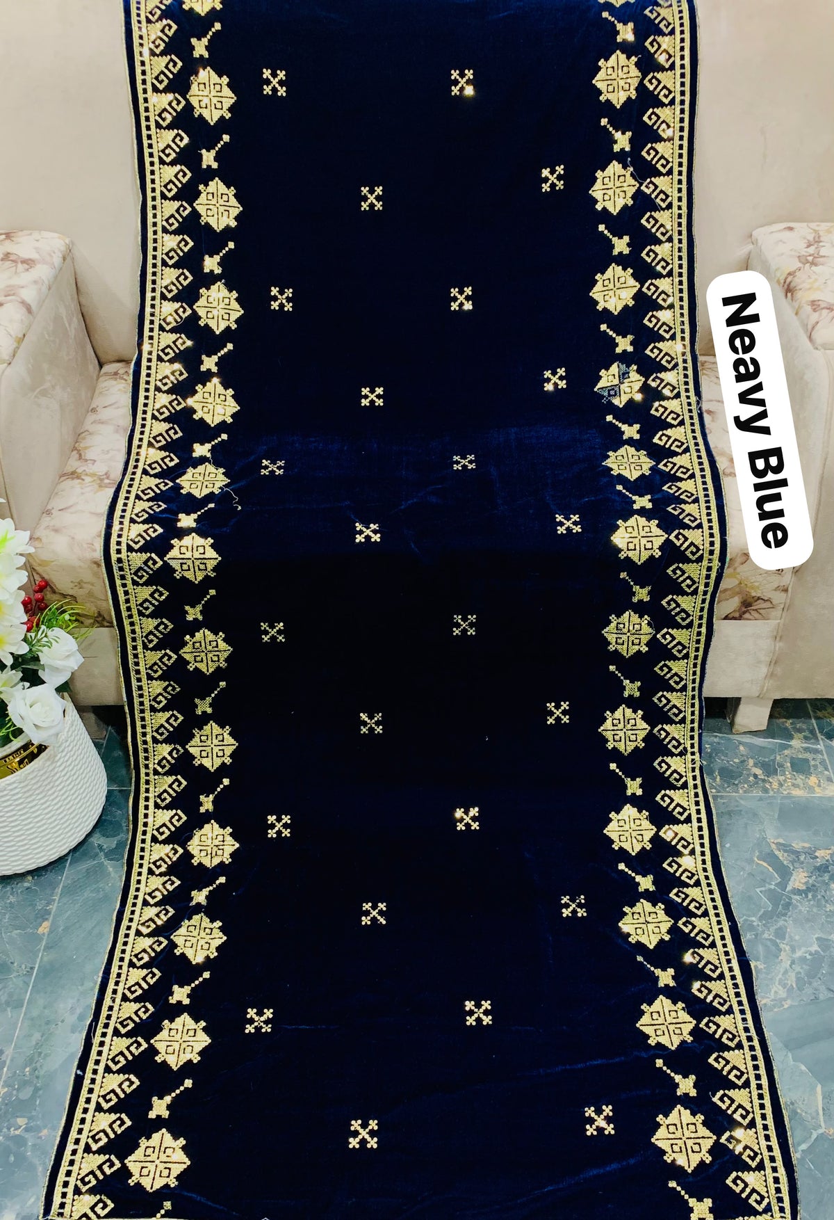 Tarz Luxe β Bareeze 2-Sided Heavy Embroidered Soft Velvet Shawl