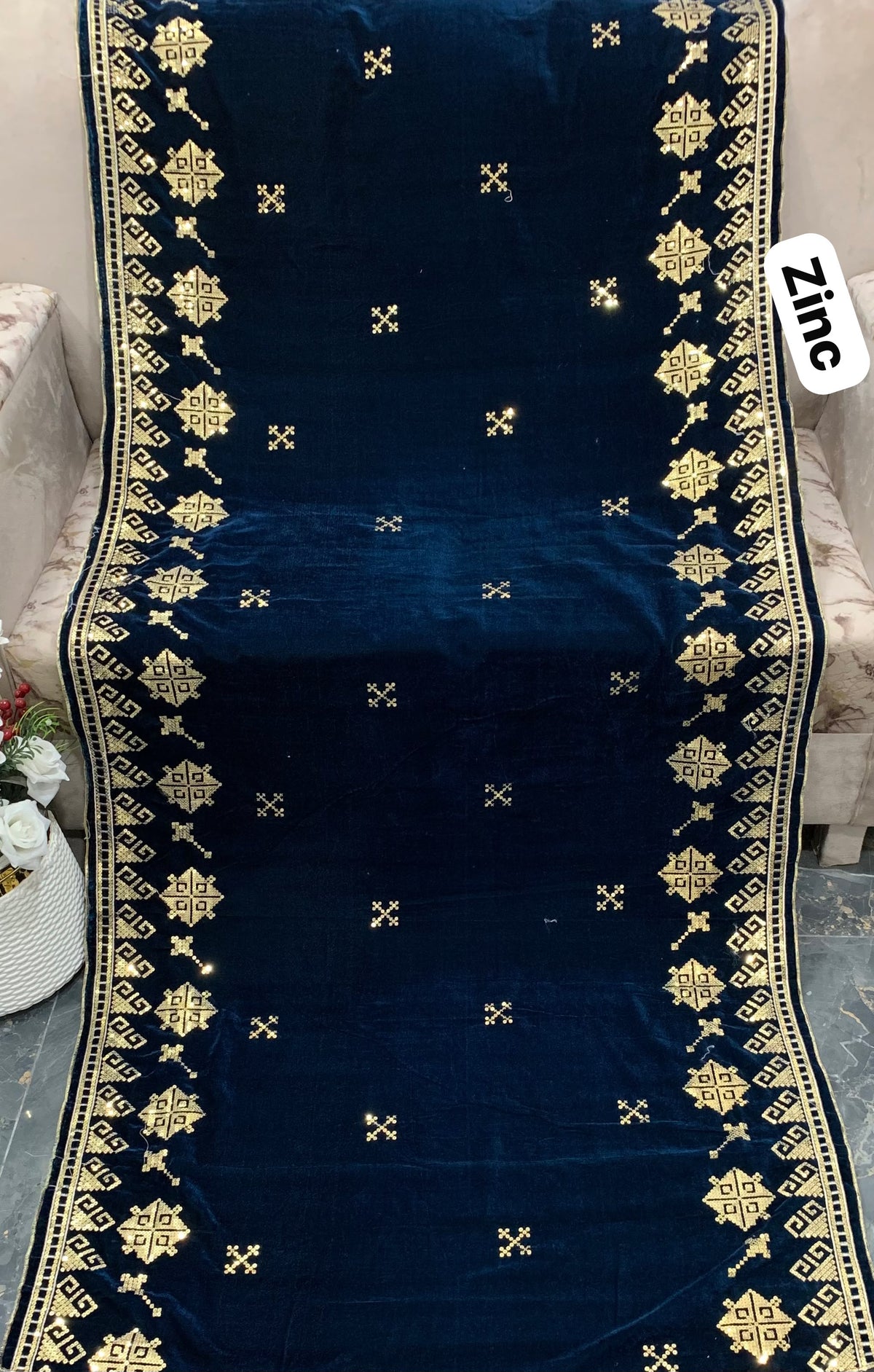Tarz Luxe – Bareeze 2-Sided Heavy Embroidered Soft Velvet Shawl