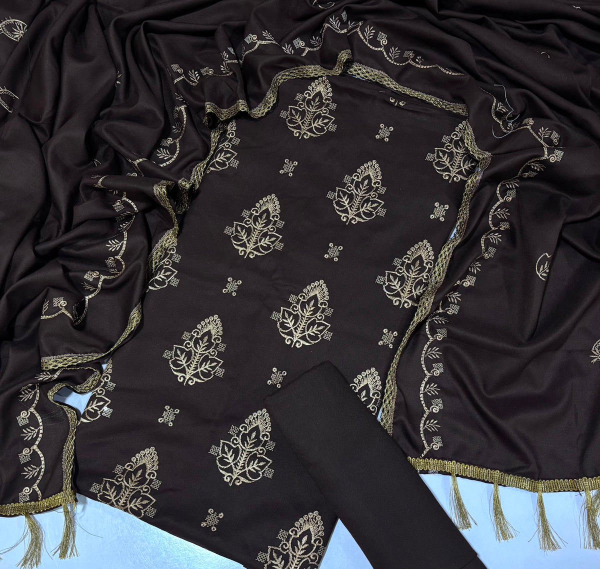 Tarz Luxe – Bonanza Satrangi Marina Dhanak Winter Collection
