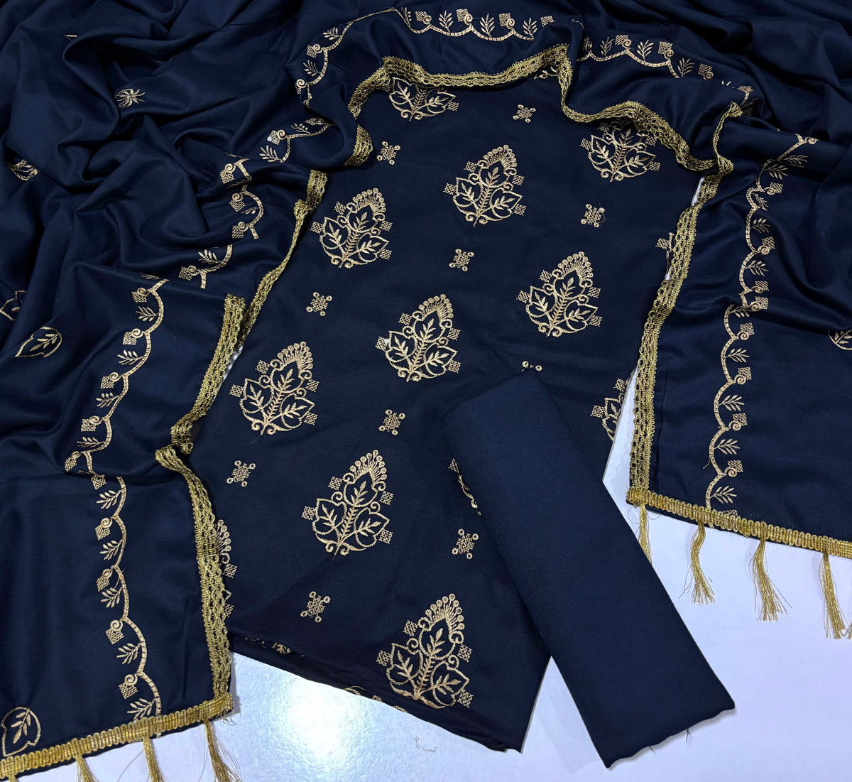 Tarz Luxe – Bonanza Satrangi Marina Dhanak Winter Collection
